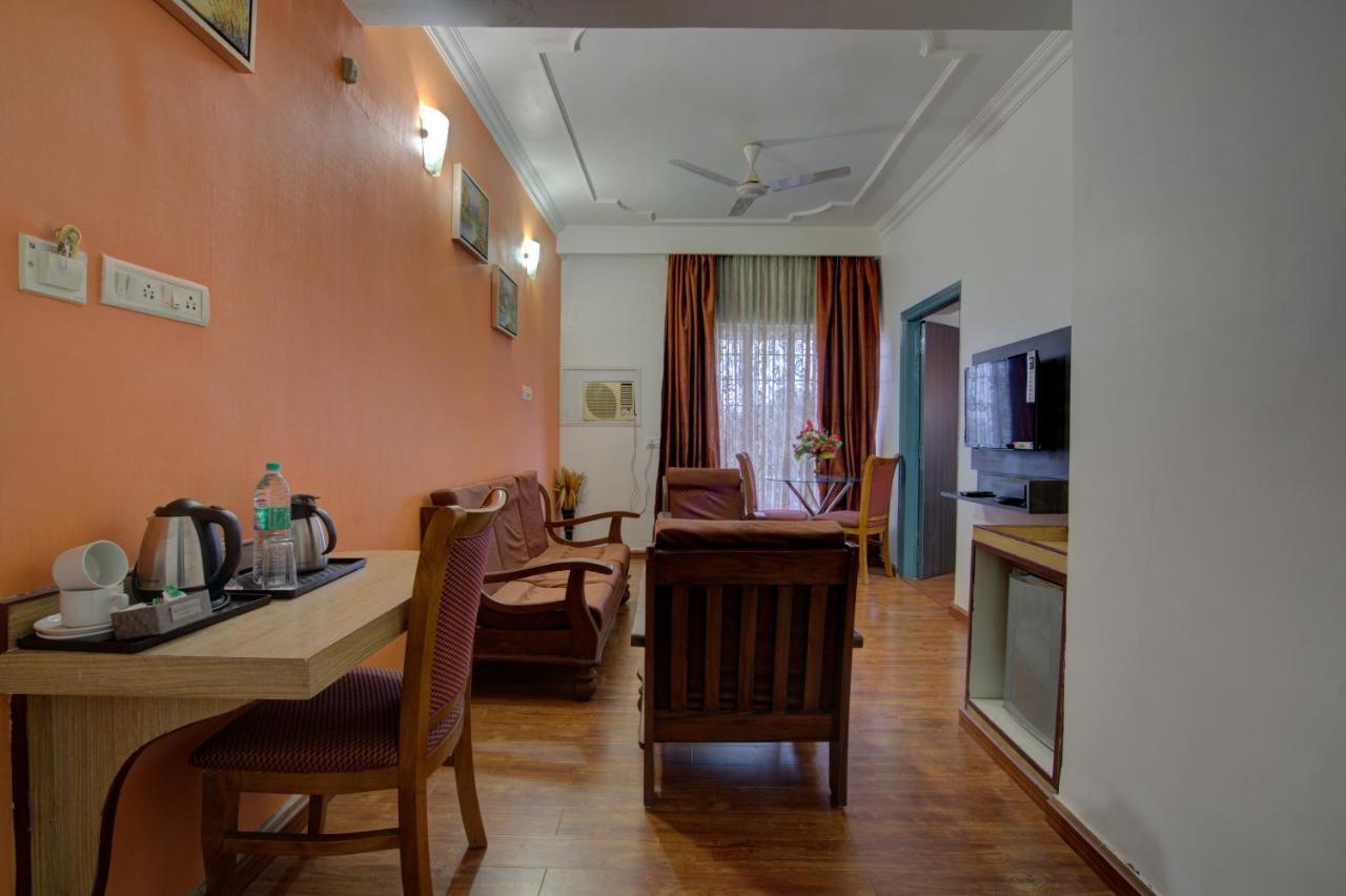 Hotel Mahadev Palace Диогар Екстериор снимка