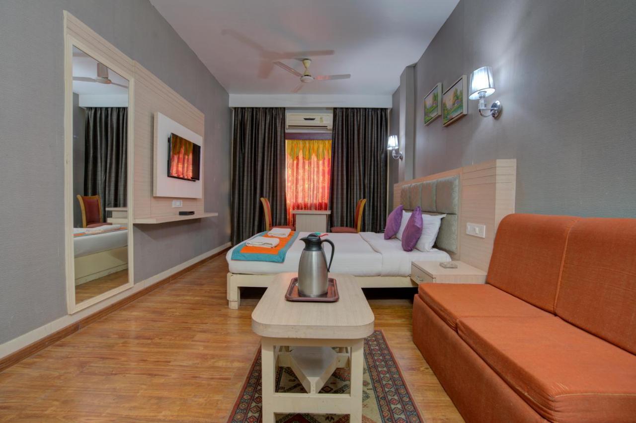 Hotel Mahadev Palace Диогар Екстериор снимка