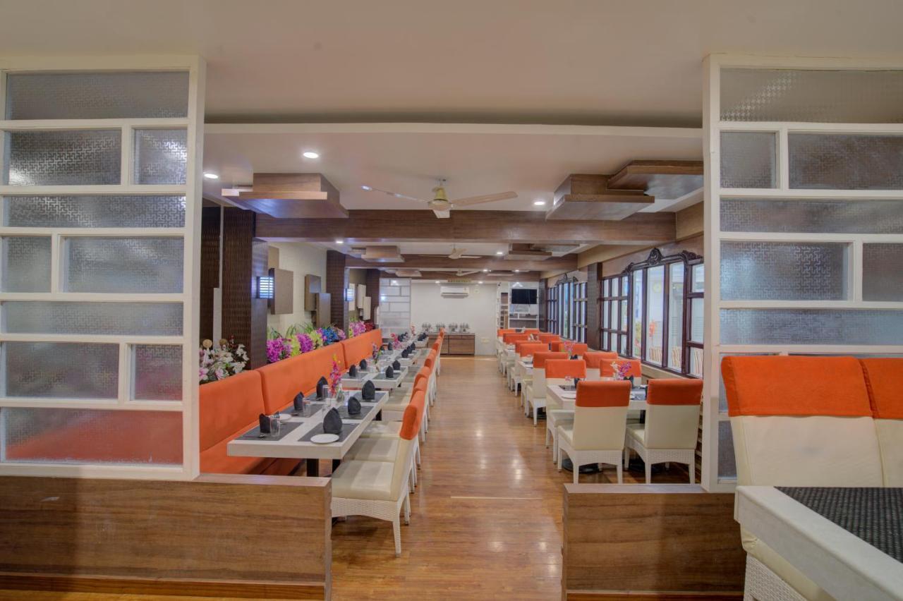 Hotel Mahadev Palace Диогар Екстериор снимка