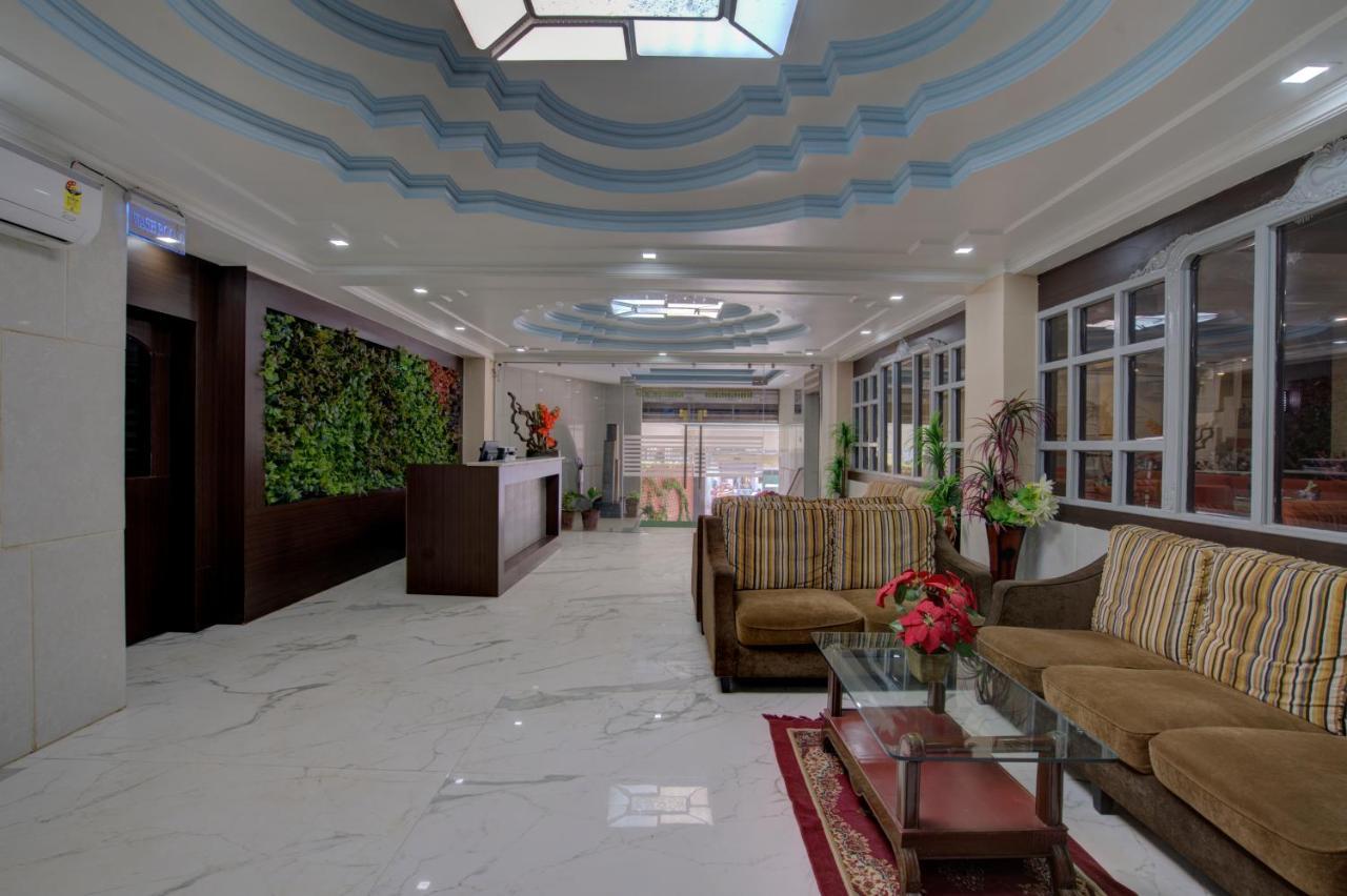 Hotel Mahadev Palace Диогар Екстериор снимка