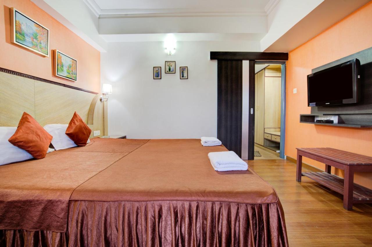 Hotel Mahadev Palace Диогар Екстериор снимка