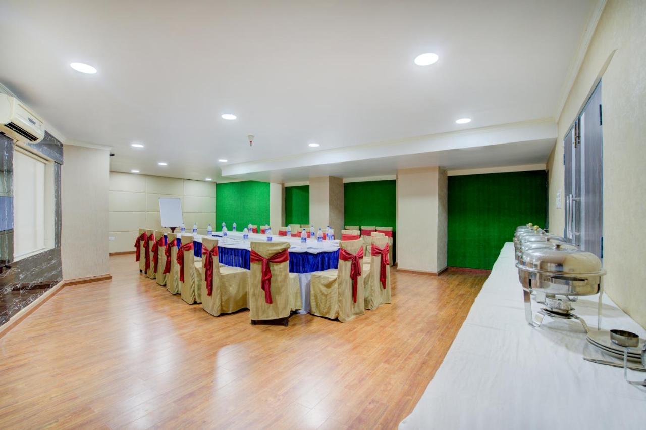 Hotel Mahadev Palace Диогар Екстериор снимка