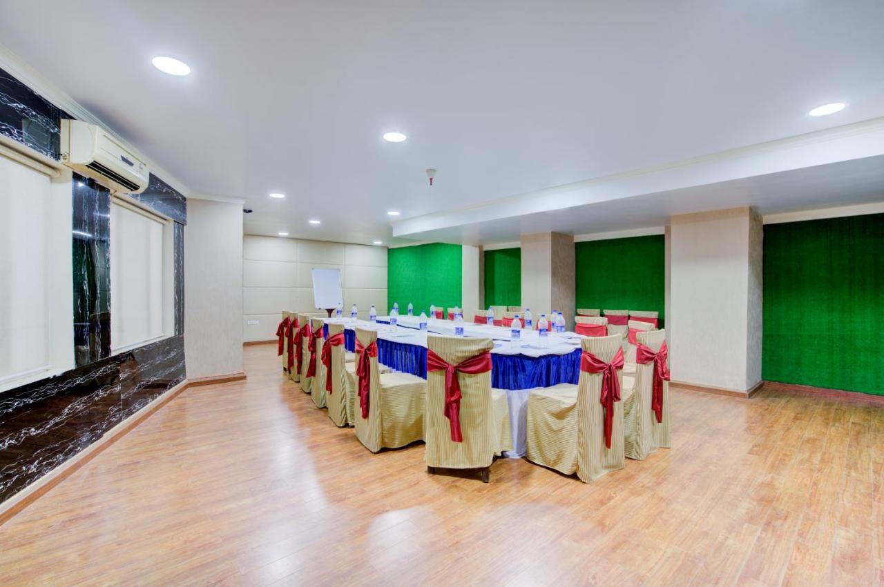 Hotel Mahadev Palace Диогар Екстериор снимка